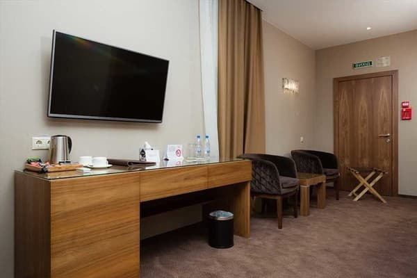 Crystal Hotel 4