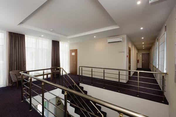 Crystal Hotel 9