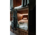 Отель Nesvit Capsule Hotel