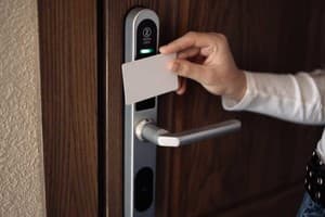 Отель Nesvit Capsule Hotel. Место в мужском 8-местном номере  5
