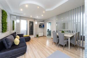 Квартира двухкомнатная на бульваре Леси Украинки 20. Апартаменты 4-местный 206 12